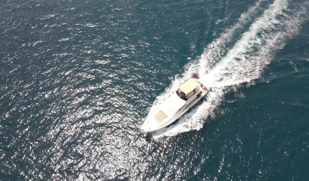 YACHT LUXURY LEGENDS